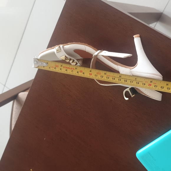 Stilettoes - Picture 5 of 6